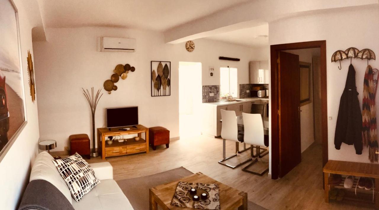 Town House With Patio In Quiet Residential Area 10 Min From Beach 托雷莫利诺斯 外观 照片